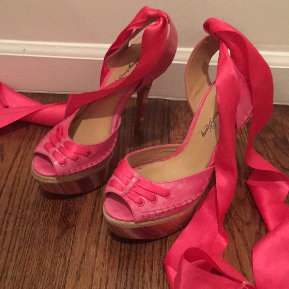 Shoes 👠 - Picture 2 of 3